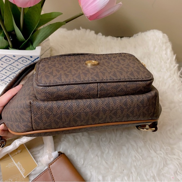 Michael Kors Maisie Large Logo 2-in-1 Sling Pack - Picture 8 of 14